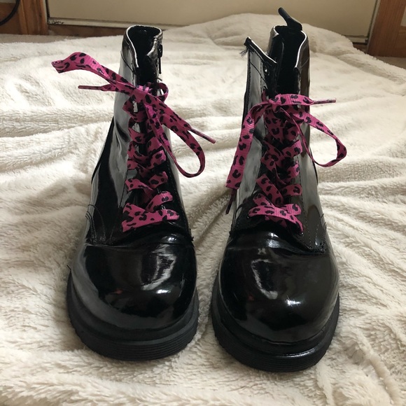 Black patent faux leather combat boots W6 grunge rocker moto cutesy shiny cute - Picture 6 of 8